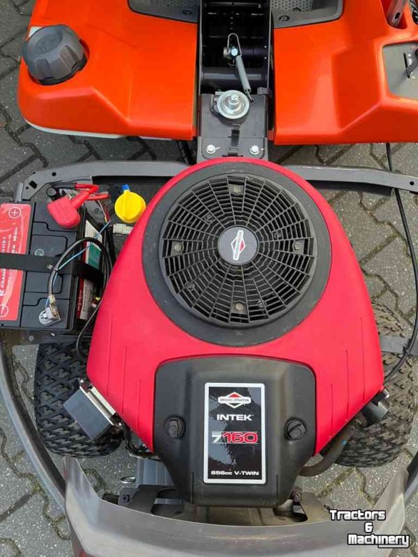 816207 Husqvarna Rider R 214T AWD 5