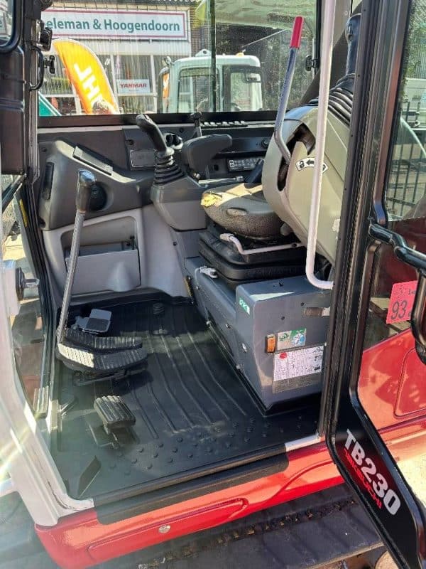 3676595a