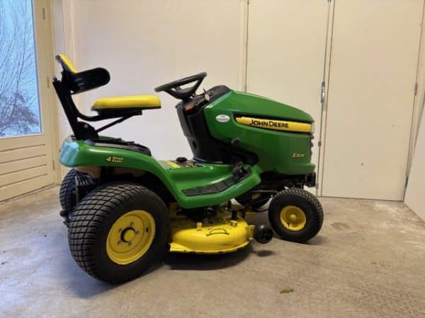 JOHN DEERE X304 1 1