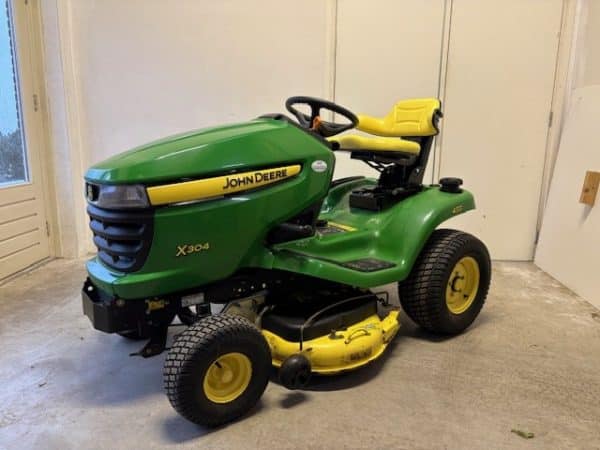 JOHN DEERE X304 6