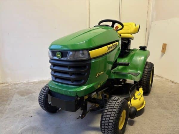 JOHN DEERE X304 7